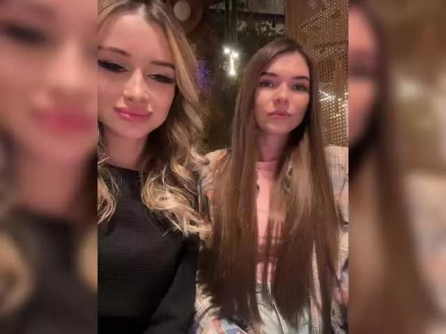 EmilyandMira on BongaCams 