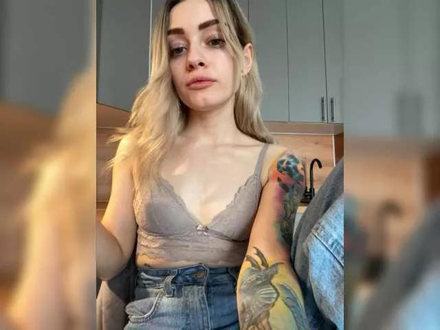 harleyquinn9 on BongaCams 