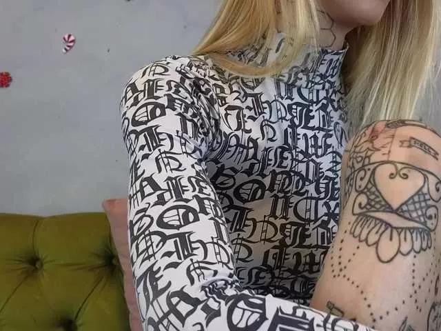 Offline HarleyVee on BongaCams