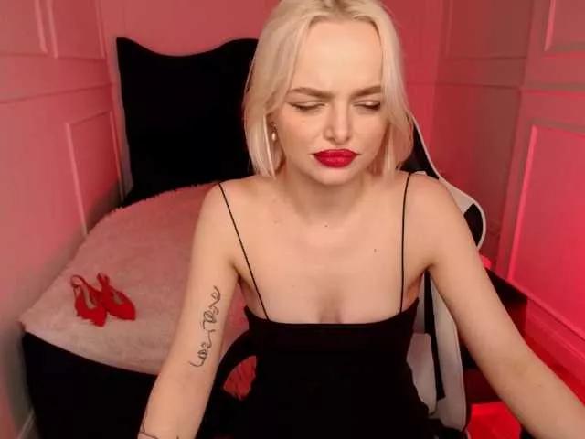 horny-blondie on BongaCams 