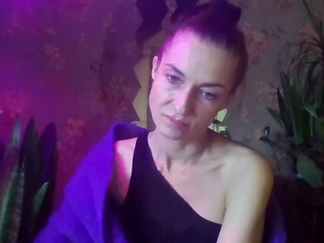 KristinGlow on BongaCams 