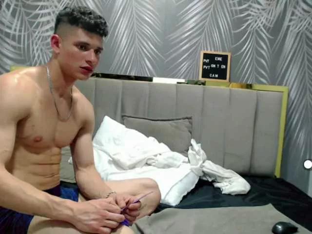 SMALLFOLL-F1 on BongaCams 